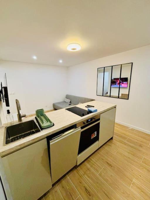 Joli Appartement Renove Incluant Parking A 10 Min De Paris Nanterre Luaran gambar